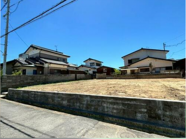 山陽小野田市千代町、土地の前面道路を含む現地写真画像です