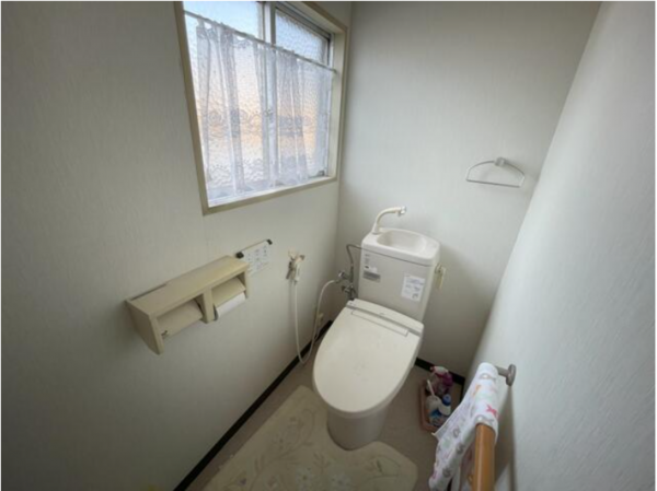 山陽小野田市大字津布田、中古一戸建てのトイレ画像です