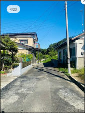 宇部市大字東須恵、中古一戸建ての前面道路を含む現地写真画像です