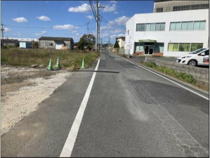 宇部市大字中野開作、土地の前面道路を含む現地写真画像です