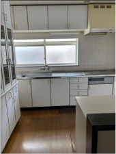 宇部市開、中古一戸建てのキッチン画像です