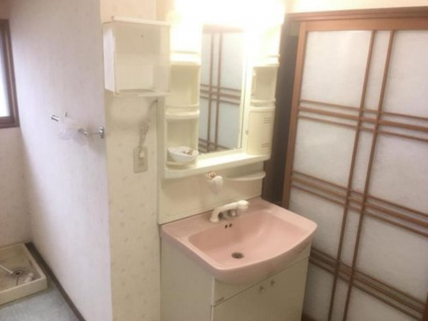 宇部市明神町、中古一戸建ての洗面画像です