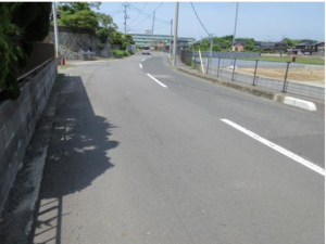 山陽小野田市大字小野田、土地の前面道路を含む現地写真画像です