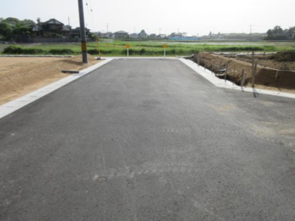 山陽小野田市大字小野田、土地の前面道路を含む現地写真画像です