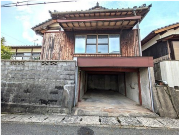 山陽小野田市大字厚狭、中古一戸建ての外観画像です