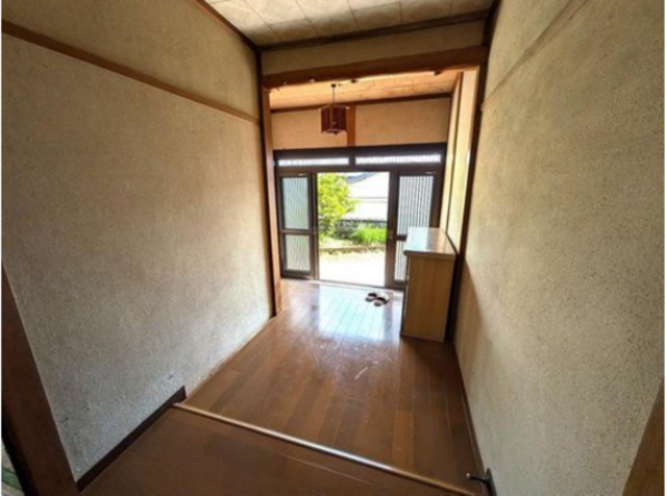 山陽小野田市大字厚狭、中古一戸建ての玄関画像です