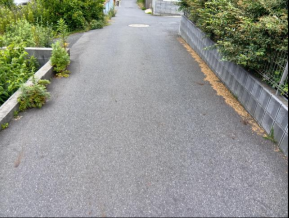 宇部市笹山町、土地の前面道路を含む現地写真画像です