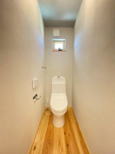 宇部市大字妻崎開作、新築一戸建てのトイレ画像です