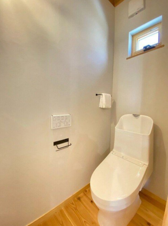宇部市大字妻崎開作、新築一戸建てのトイレ画像です