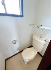 山陽小野田市南竜王町、中古一戸建てのトイレ画像です