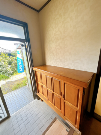 山陽小野田市南竜王町、中古一戸建ての玄関画像です