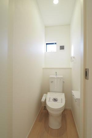 宇部市大字際波、新築一戸建てのトイレ画像です