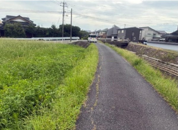 宇部市大字東岐波、土地の前面道路を含む現地写真画像です