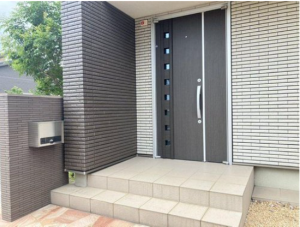 山陽小野田市赤崎、中古一戸建ての玄関画像です