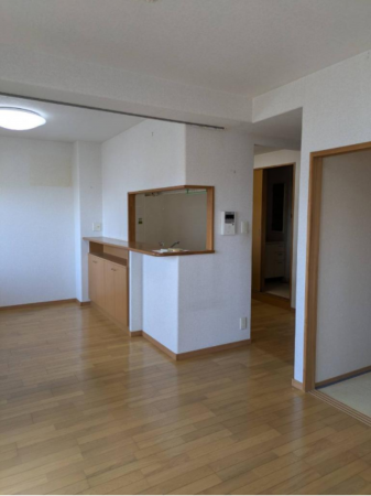 宇部市松島町、マンションの居間画像です