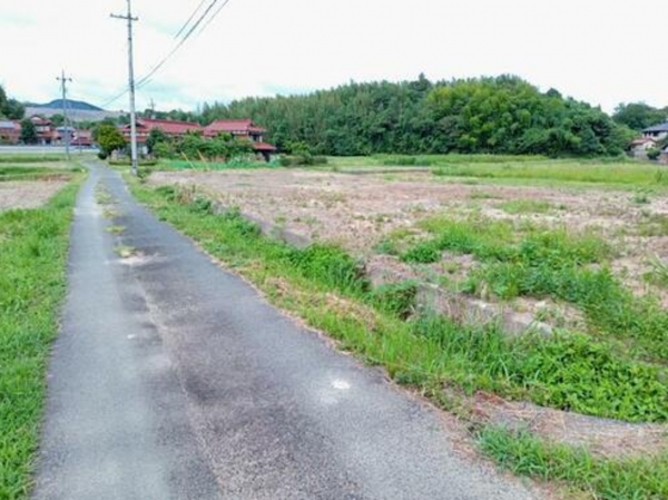 山陽小野田市大字山野井、土地の前面道路を含む現地写真画像です