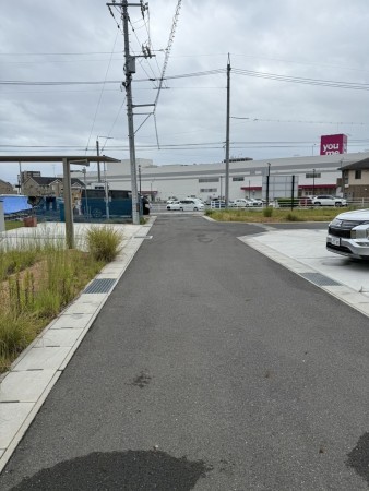 宇部市黒石北、土地の前面道路を含む現地写真画像です