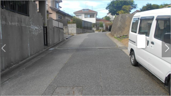 宇部市大字小串、土地の前面道路を含む現地写真画像です