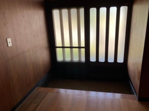 宇部市西宇部南、中古一戸建ての玄関画像です