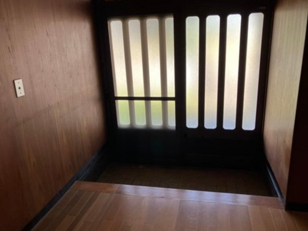宇部市西宇部南、中古一戸建ての玄関画像です