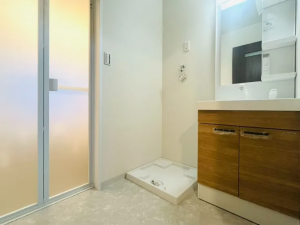 宇部市岬町、中古一戸建ての洗面画像です