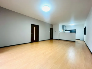 宇部市岬町、中古一戸建ての居間画像です