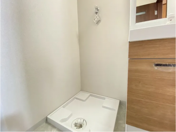 宇部市岬町、中古一戸建ての洗面画像です