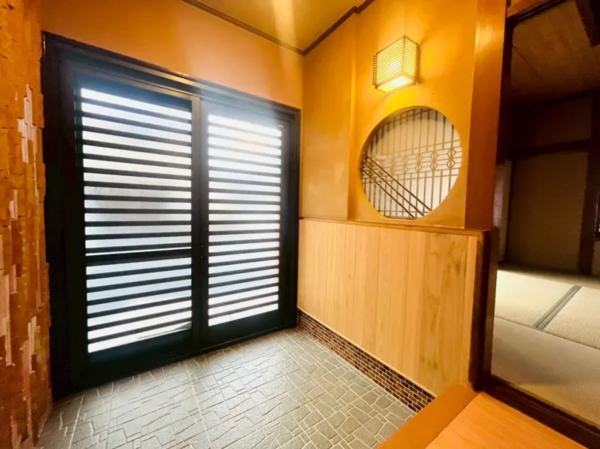 宇部市岬町、中古一戸建ての玄関画像です