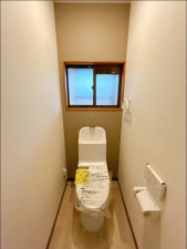 山陽小野田市柿の木坂、中古一戸建てのトイレ画像です