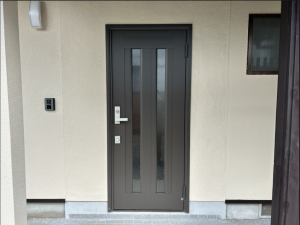 山陽小野田市柿の木坂、中古一戸建ての玄関画像です