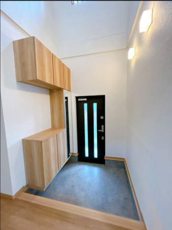 山陽小野田市柿の木坂、中古一戸建ての玄関画像です