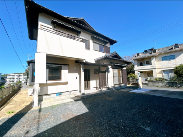 山陽小野田市柿の木坂、中古一戸建ての外観画像です