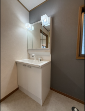 宇部市文京台、中古一戸建ての洗面画像です