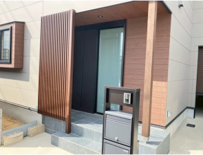 宇部市中村、中古一戸建ての玄関画像です