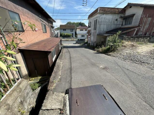 宇部市大字東須恵、土地の前面道路を含む現地写真画像です