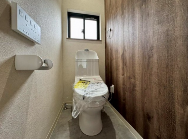 山陽小野田市共和台、中古一戸建てのトイレ画像です