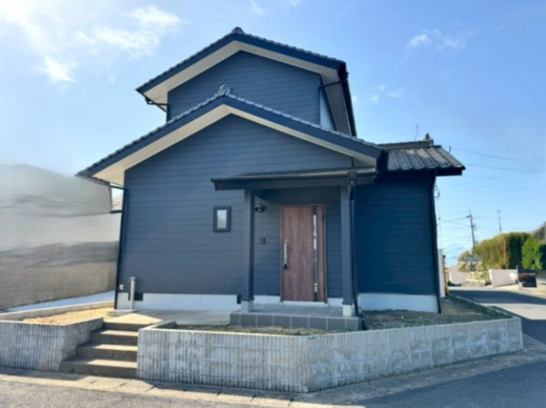 山陽小野田市共和台、中古一戸建ての外観画像です