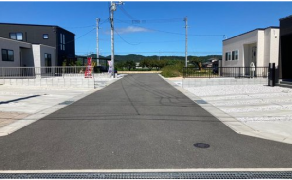 宇部市大字中野開作、土地の前面道路を含む現地写真画像です