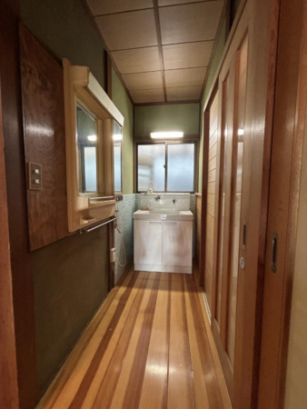 宇部市大字車地、中古一戸建ての洗面画像です