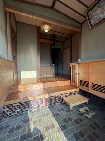 宇部市大字車地、中古一戸建ての玄関画像です