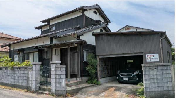 宇部市大字妻崎開作、中古一戸建ての外観画像です