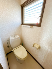 宇部市大字妻崎開作、中古一戸建てのトイレ画像です