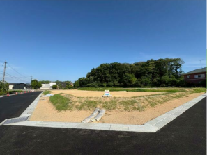 宇部市厚南北、土地の前面道路を含む現地写真画像です