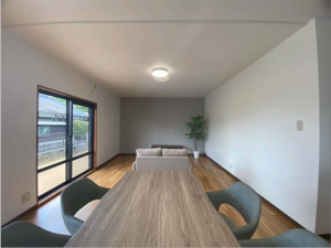 宇部市大字西岐波、中古一戸建ての居間画像です