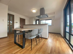 宇部市大字西岐波、中古一戸建ての居間画像です