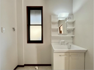 宇部市大字西岐波、中古一戸建ての洗面画像です