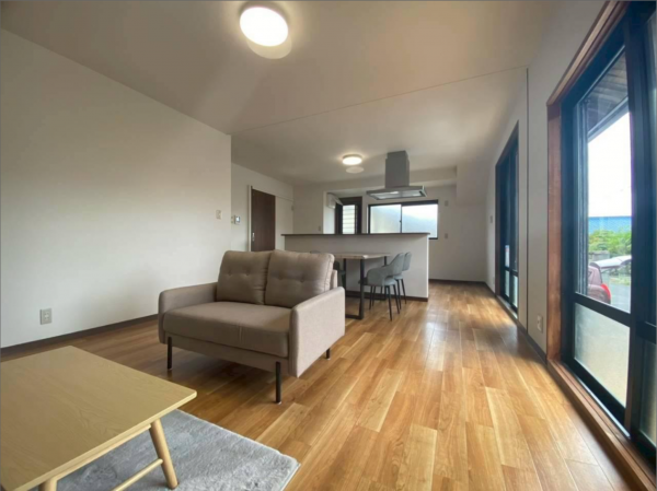 宇部市大字西岐波、中古一戸建ての居間画像です