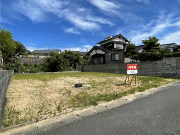 宇部市大字東岐波、土地の前面道路を含む現地写真画像です