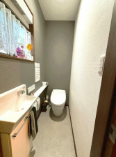 宇部市大字妻崎開作、中古一戸建てのトイレ画像です