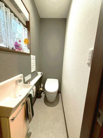 宇部市大字妻崎開作、中古一戸建てのトイレ画像です